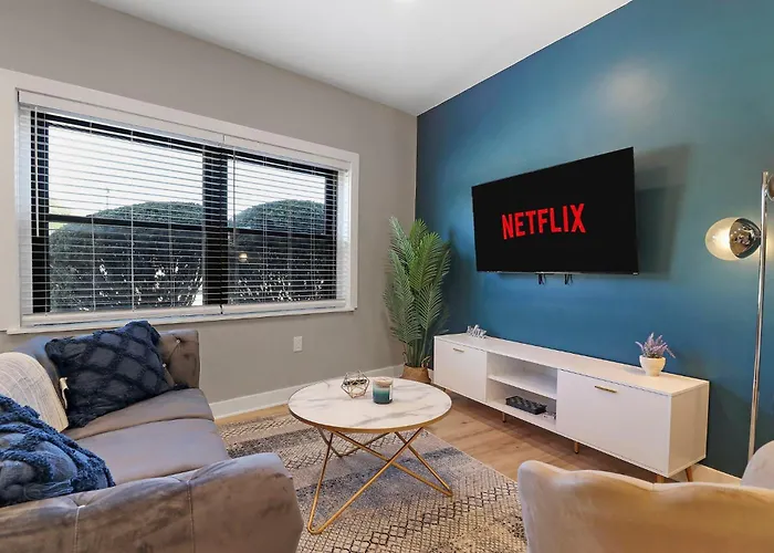 Downtown Urban - Near Metra & Naperville With Parking, Desk, Laundry Апартаменты Лайл