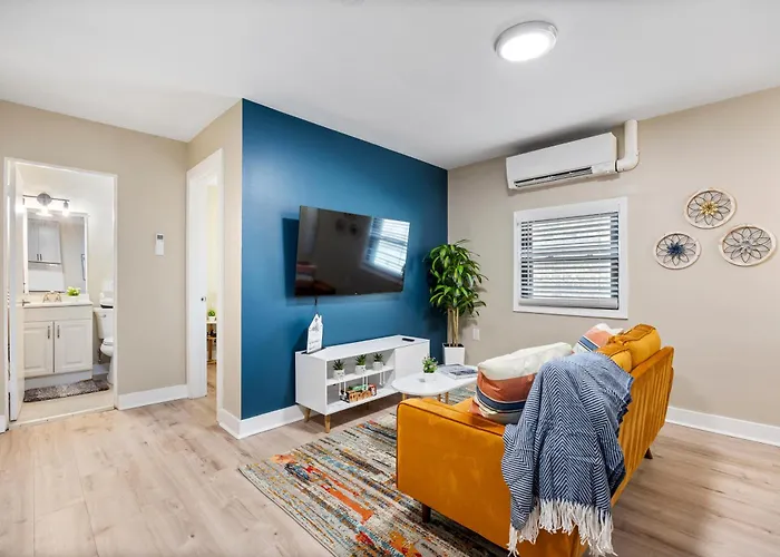 Downtown Urban - Near Metra & Naperville With Parking, Desk, Laundry Апартаменты *