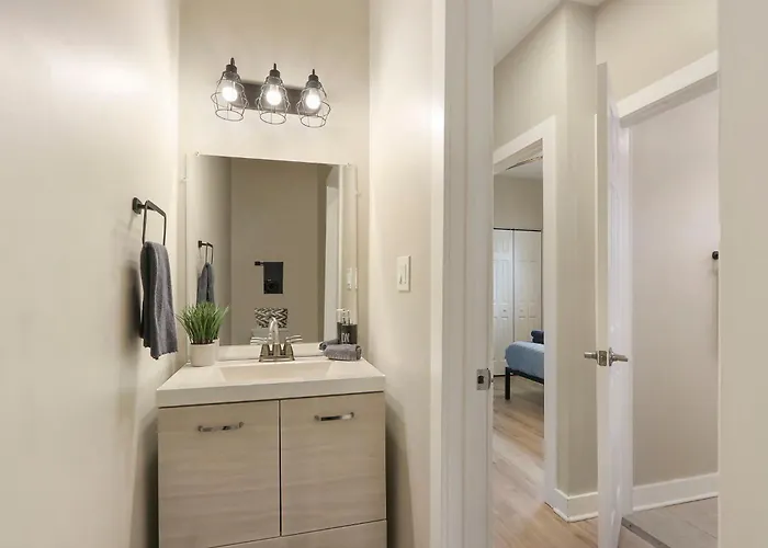 Downtown Urban - Near Metra & Naperville With Parking, Desk, Laundry Апартаменты Лайл