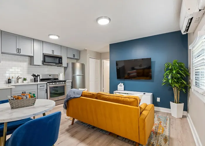 Downtown Urban - Near Metra & Naperville With Parking, Desk, Laundry Апартаменты Лайл