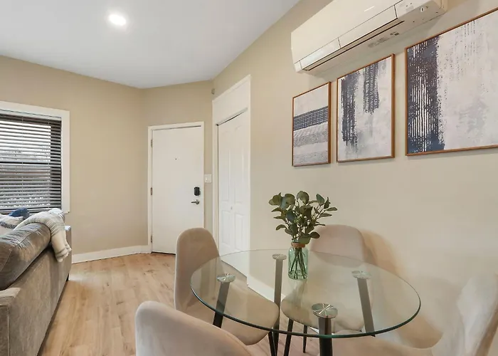 Downtown Urban - Near Metra & Naperville With Parking, Desk, Laundry