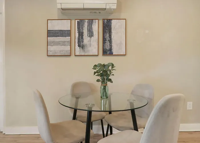 Downtown Urban - Near Metra & Naperville With Parking, Desk, Laundry Апартаменты Лайл