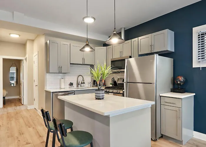 Downtown Urban - Near Metra & Naperville With Parking, Desk, Laundry Апартаменты *