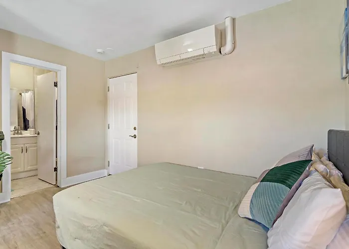 Downtown Urban - Near Metra & Naperville With Parking, Desk, Laundry Апартаменты *