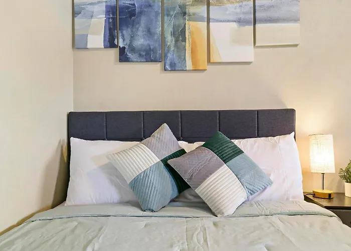 Downtown Urban - Near Metra & Naperville With Parking, Desk, Laundry Апартаменты
