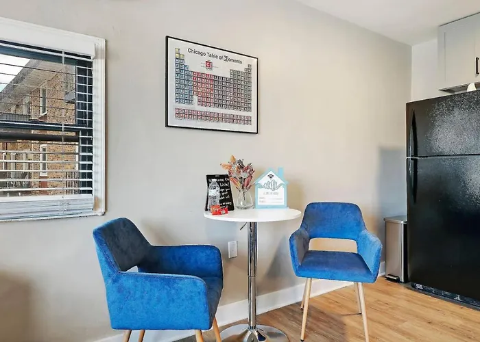 Downtown Urban - Near Metra & Naperville With Parking, Desk, Laundry Apartment